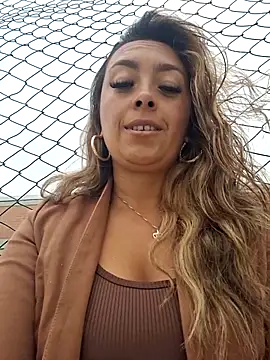 lauramcdowell1 online show from February 23, 2025, 1:32 pm