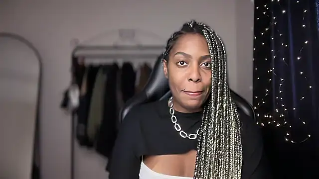 marisilva br online show from November 27, 2025, 7:03 pm