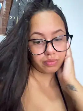Monica Pimentinha  online show from May 18, 2026, 12:21 pm