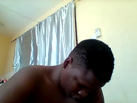 Snapshot of prittylorah15 chatting on October 31, 2025, 6:32 am prittylorah15 online show from October 31, 2025, 6:32 am