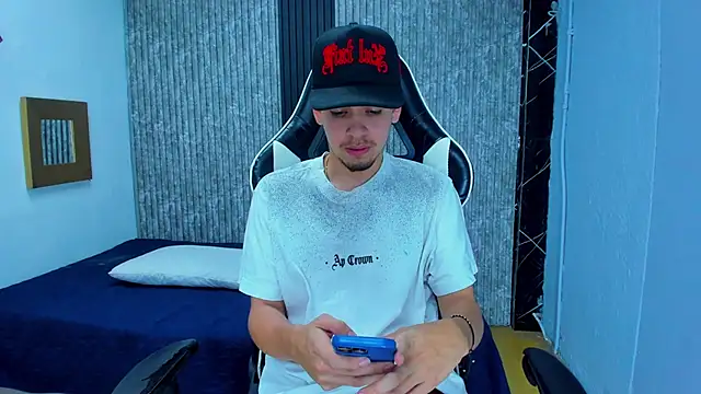 Mike 0233  online show from January 9, 2026, 5:14 am