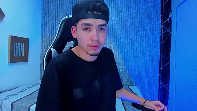 Mike 0233  online show from January 8, 2026, 3:56 am