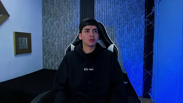 Mike 0233  online show from December 17, 2025, 4:17 am