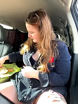 Snapshot of GingerSnap33 chatting on November 9, 2025, 6:12 pm GingerSnap33 online show from November 9, 2025, 6:12 pm