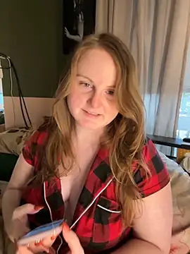 Snapshot of GingerSnap33 chatting on October 12, 2025, 5:25 pm GingerSnap33 online show from October 12, 2025, 5:25 pm