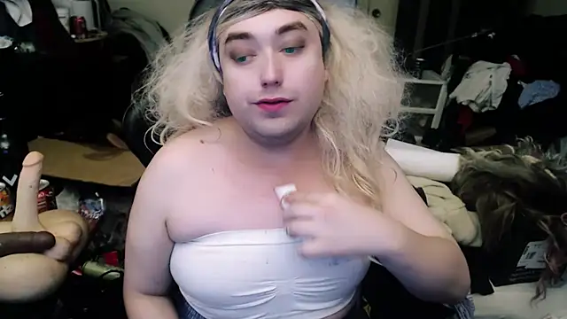 Snapshot of Chrissie_Ohna chatting on February 10, 2025, 6:03 pm Chrissie Ohna online show from February 10, 2025, 6:03 pm