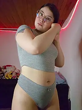 juli05star20 online show from March 4, 2026, 3:58 am