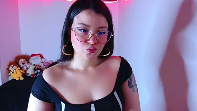 juli05star20 online show from December 20, 2025, 1:41 am