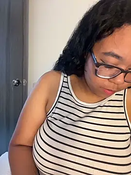 Snapshot of XMara chatting on February 18, 2026, 4:58 pm XMara online show from February 18, 2026, 4:58 pm