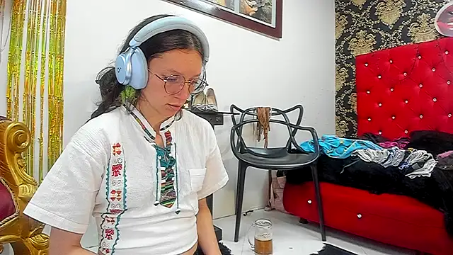 Lucy cole online show from September 29, 2025, 7:08 pm