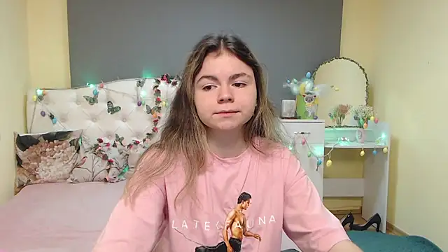 TinaRedly online show from April 5, 2026, 5:25 am