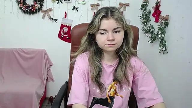 TinaRedly online show from December 14, 2025, 6:46 pm