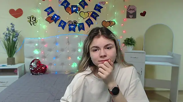 TinaRedly online show from March 3, 2025, 3:49 am