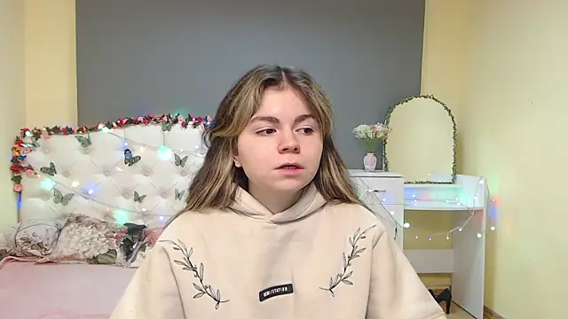 TinaRedly online show from February 18, 2026, 8:38 pm