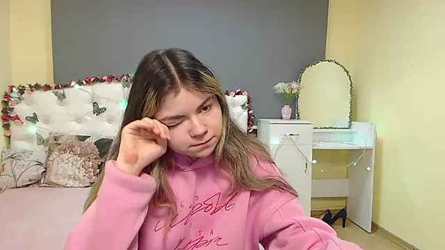 TinaRedly online show from February 21, 2026, 6:37 am