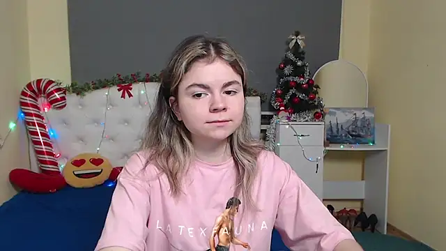 TinaRedly online show from December 13, 2025, 8:04 pm