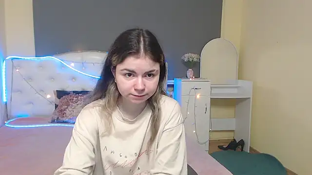 TinaRedly online show from May 8, 2026, 5:33 am