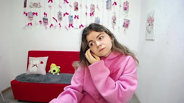 TinaRedly online show from May 15, 2026, 5:27 am