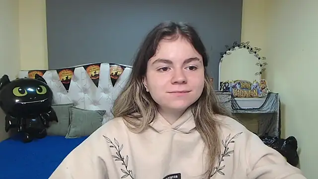 TinaRedly online show from November 2, 2025, 6:46 pm