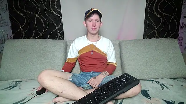 Snapshot of Fox_man_love chatting on September 29, 2025, 9:31 pm Fox man love online show from September 29, 2025, 9:31 pm