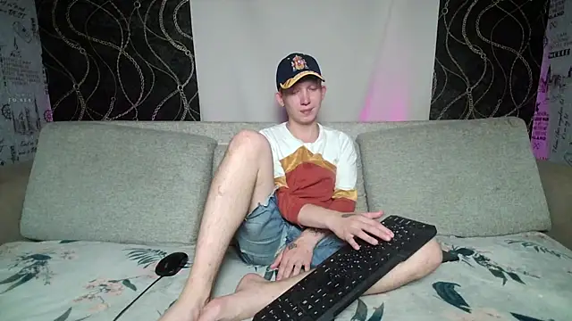 Snapshot of Fox_man_love chatting on September 24, 2025, 6:14 pm Fox man love online show from September 24, 2025, 6:14 pm