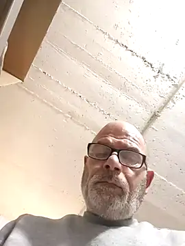 Snapshot of bottomhairy chatting on February 16, 2026, 3:10 pm bottomhairy online show from February 16, 2026, 3:10 pm