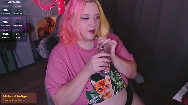 lissamuff online show from October 22, 2025, 1:21 pm