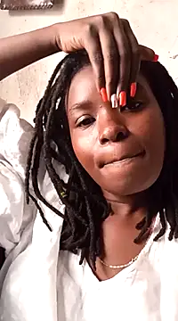 Snapshot of lauraporsi chatting on February 18, 2025, 1:11 pm lauraporsi online show from February 18, 2025, 1:11 pm