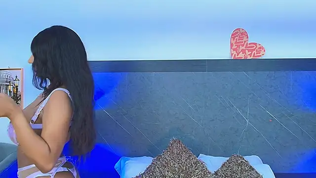 charlottebrowns  online show from February 27, 2025, 12:34 pm