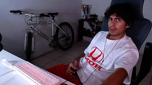 Snapshot of Thieves9 chatting on November 9, 2025, 4:38 am Thieves9 online show from November 9, 2025, 4:38 am