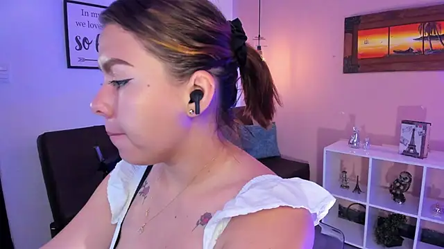 ArianaBaker online show from February 28, 2025, 2:20 pm