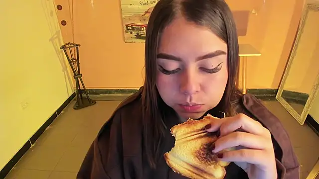 ArianaBaker online show from November 29, 2025, 1:22 pm