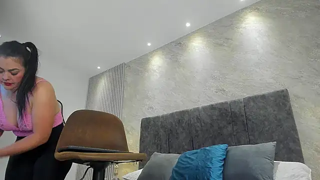 Snapshot of lola__sweetx chatting on November 8, 2025, 10:19 am lola sweetx online show from November 8, 2025, 10:19 am