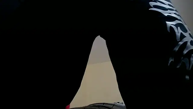 Snapshot of Osiiriis chatting on February 15, 2025, 5:30 am Osiiriis online show from February 15, 2025, 5:30 am