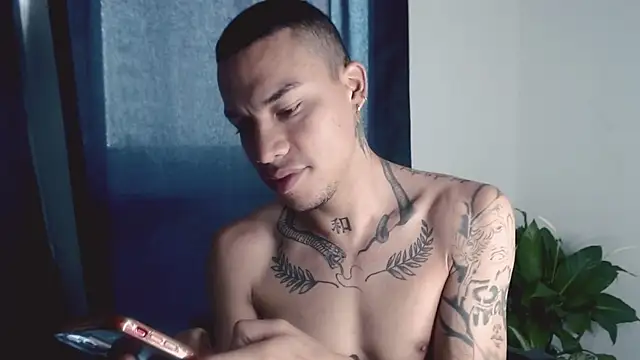 Snapshot of Osiiriis chatting on March 16, 2025, 9:26 pm Osiiriis online show from March 16, 2025, 9:26 pm