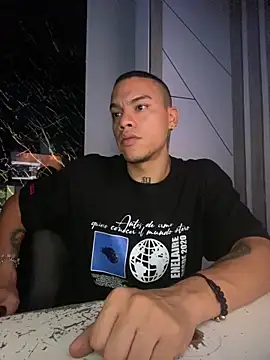 Snapshot of Osiiriis chatting on March 13, 2025, 6:16 am Osiiriis online show from March 13, 2025, 6:16 am