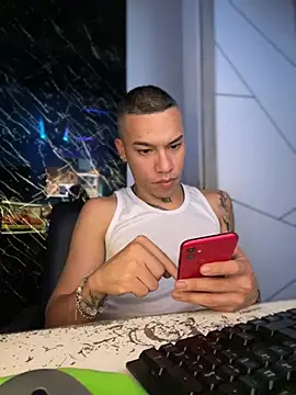 Snapshot of Osiiriis chatting on March 4, 2025, 7:08 am Osiiriis online show from March 4, 2025, 7:08 am