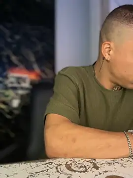 Snapshot of Osiiriis chatting on March 5, 2025, 4:45 am Osiiriis online show from March 5, 2025, 4:45 am