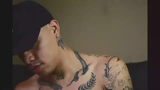 Snapshot of Osiiriis chatting on March 4, 2025, 9:54 pm Osiiriis online show from March 4, 2025, 9:54 pm