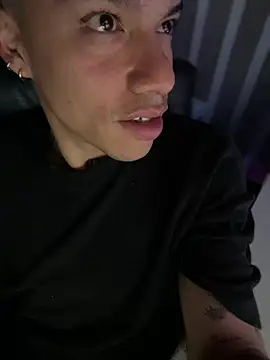 Snapshot of Osiiriis chatting on March 6, 2025, 7:03 am Osiiriis online show from March 6, 2025, 7:03 am