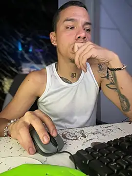 Snapshot of Osiiriis chatting on February 27, 2025, 8:46 am Osiiriis online show from February 27, 2025, 8:46 am