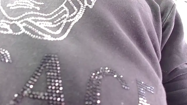 Snapshot of Osiiriis chatting on February 12, 2025, 5:05 pm Osiiriis online show from February 12, 2025, 5:05 pm