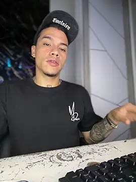 Snapshot of Osiiriis chatting on March 2, 2025, 3:24 am Osiiriis online show from March 2, 2025, 3:24 am