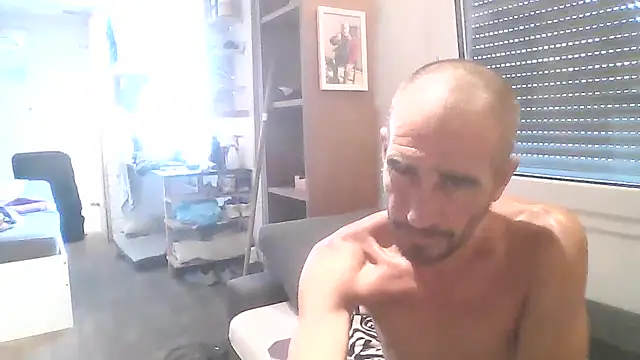 Snapshot of Pourquoipas chatting on July 15, 2026, 4:36 pm Pourquoipas online show from July 15, 2026, 4:36 pm
