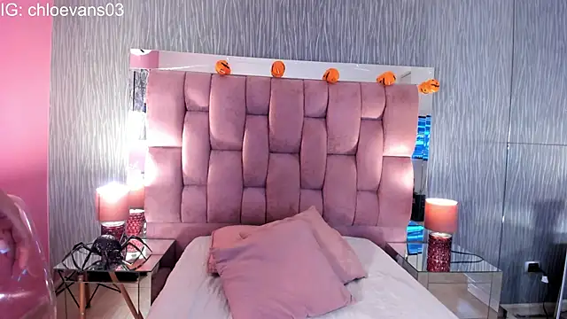 Chloe evans   online show from October 25, 2025, 11:42 am