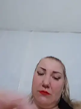 EmmaQueen4 online show from June 3, 2026, 7:09 am