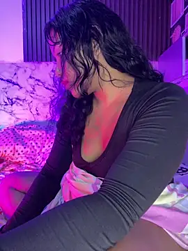 Snapshot of Loaysi chatting on December 3, 2024, 2:22 pm Loaysi online show from December 3, 2024, 2:22 pm