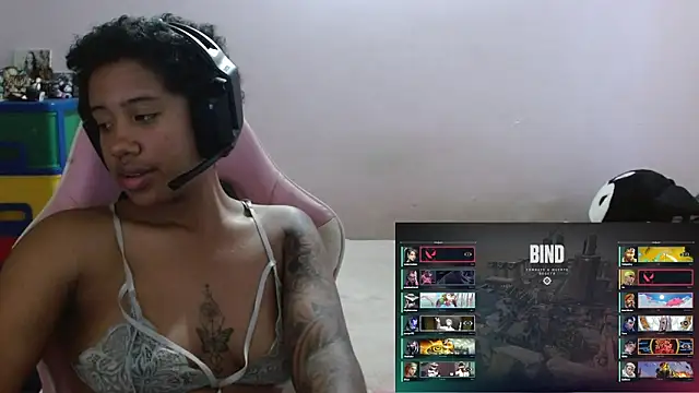 Snapshot of TiffanyRoouse chatting on November 5, 2025, 10:13 pm TiffanyRoouse online show from November 5, 2025, 10:13 pm