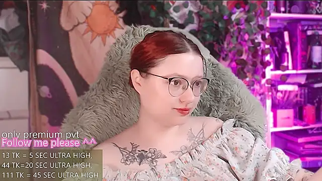 Snapshot of me__hanna chatting on June 6, 2026, 3:45 am me hanna online show from June 6, 2026, 3:45 am