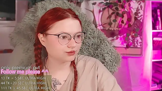 Snapshot of me__hanna chatting on June 15, 2026, 2:45 am me hanna online show from June 15, 2026, 2:45 am